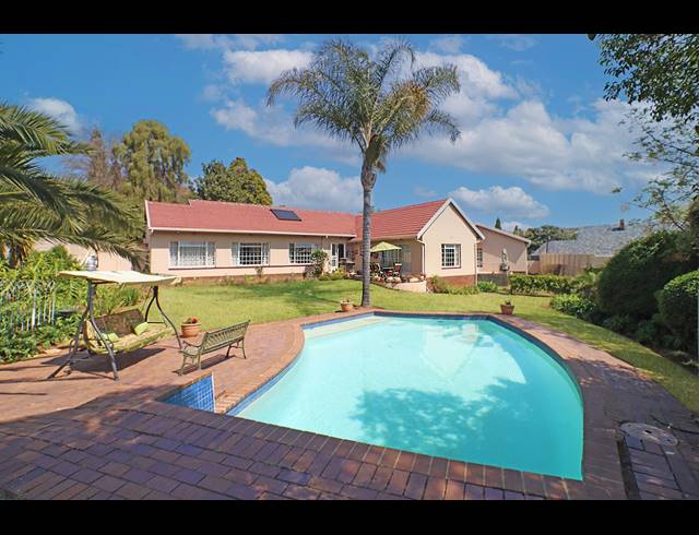 4 BEDROOM FREEHOLD FOR SALE IN GLENHAZEL
